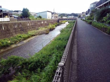 ベランダ下の軒天井で見た素晴らしい納め・・・明日　22日（日）・23日（月）は定休日につきお休みさせていただきます　（町田市の外壁と屋根のことなら　ぺんき屋美装） | 塗装の話